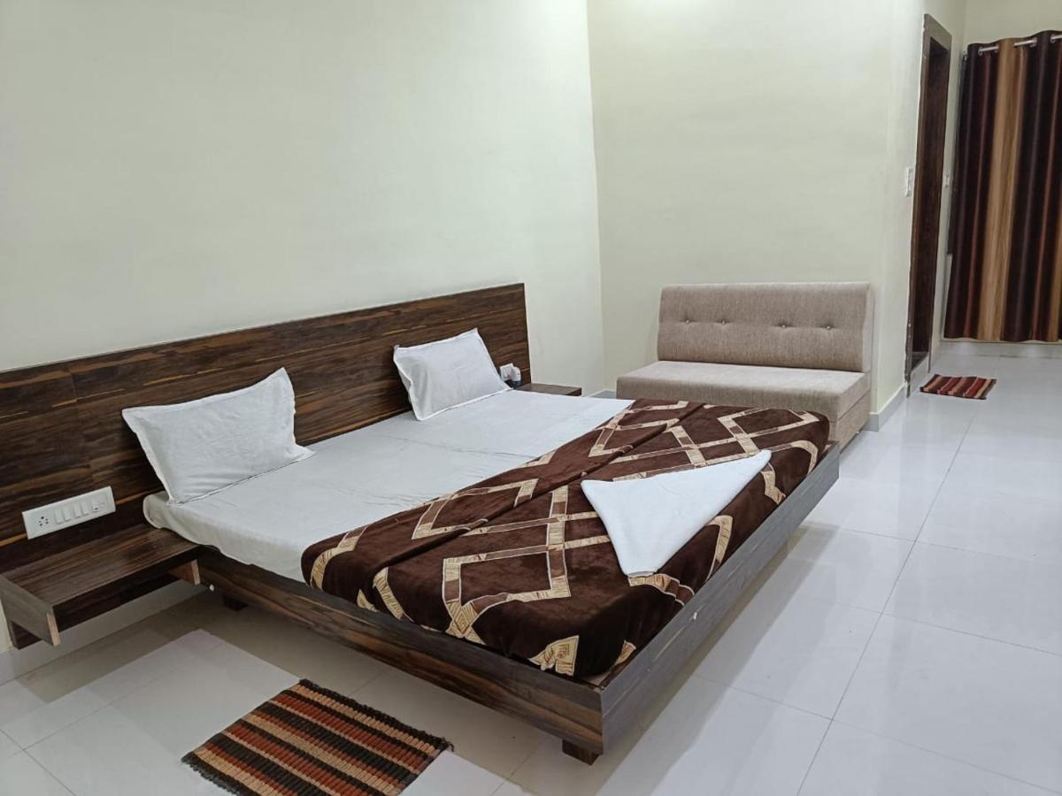 Hotel Parag Palace Jabalpur Buitenkant foto